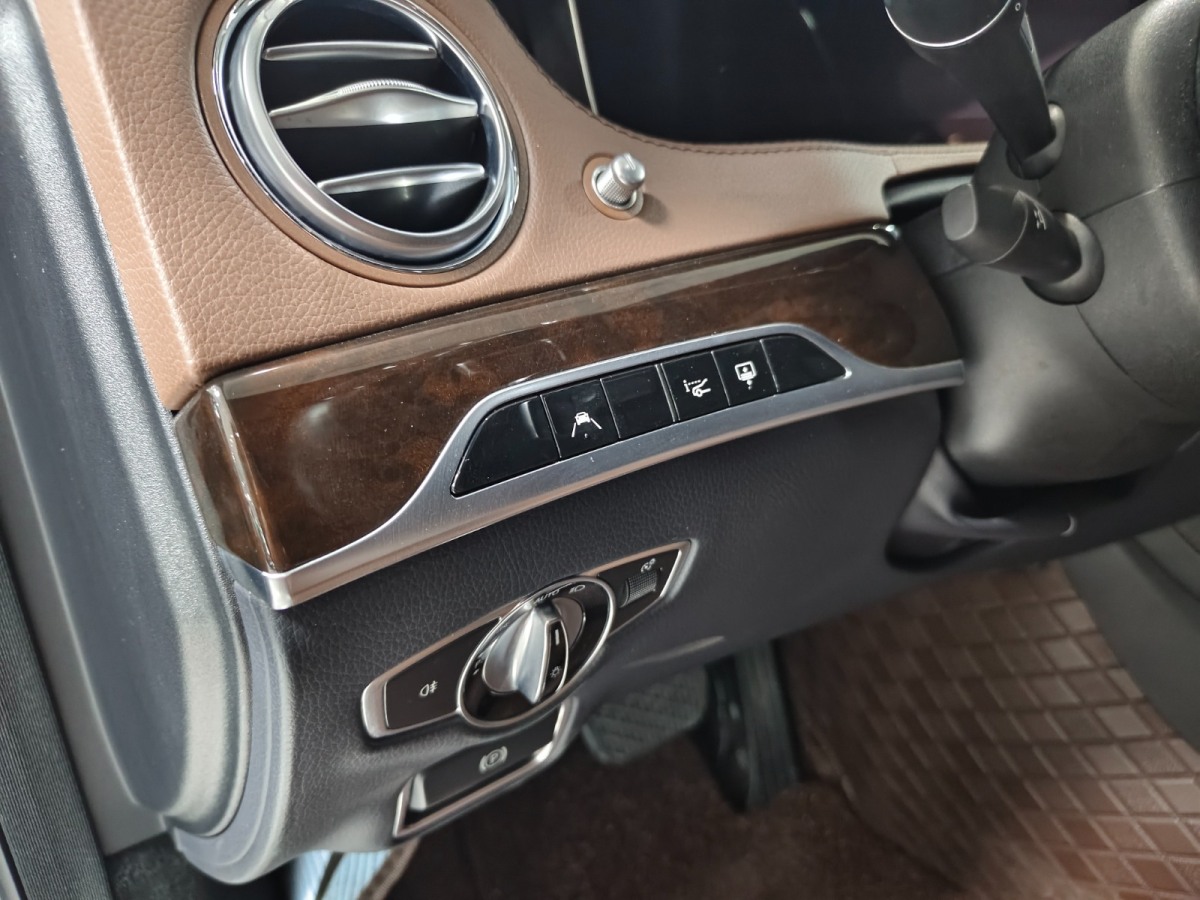 Mercedes-Benz 2018 car image #8