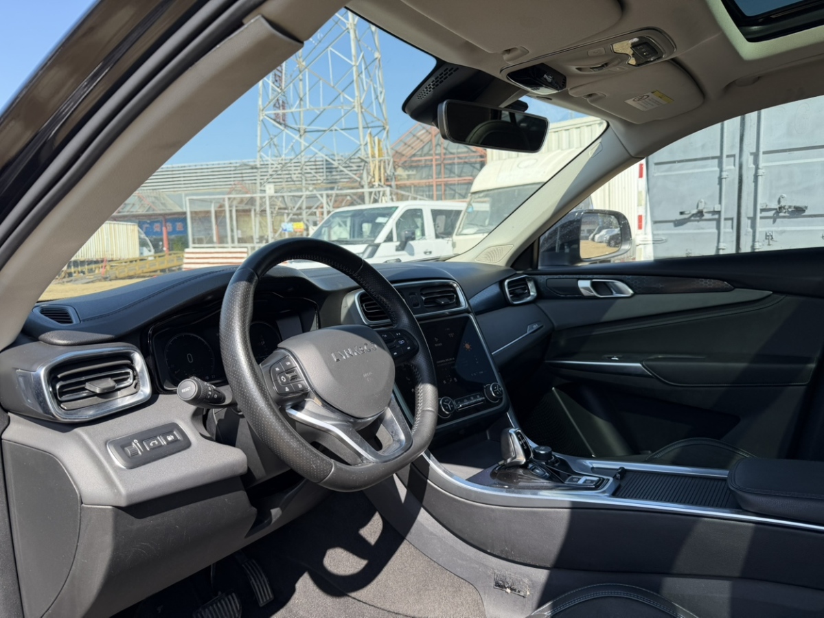 Lynk & Co 01 EM-P 2018 car image #8