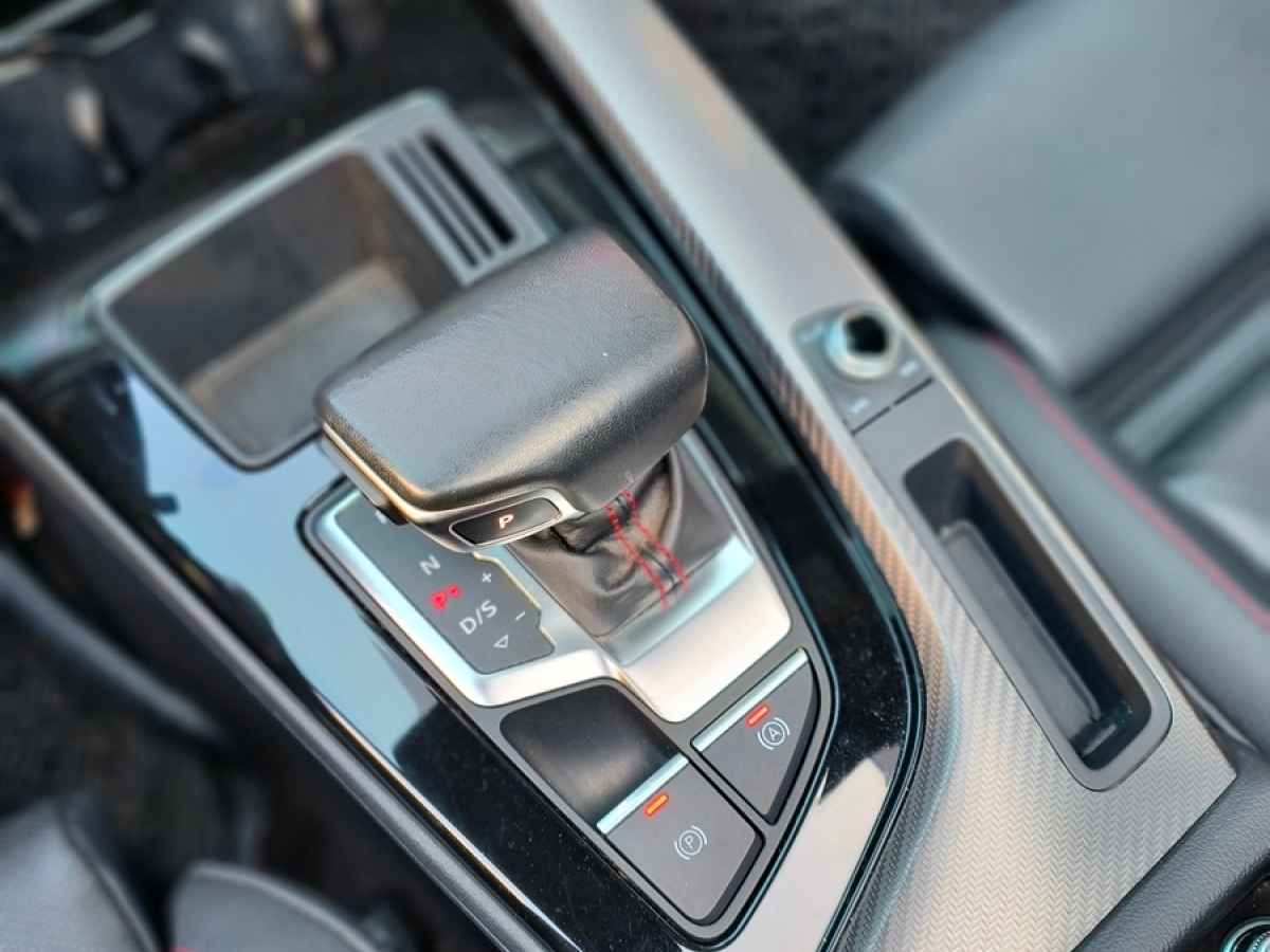 Audi A4L 2023 immagine di auto #8