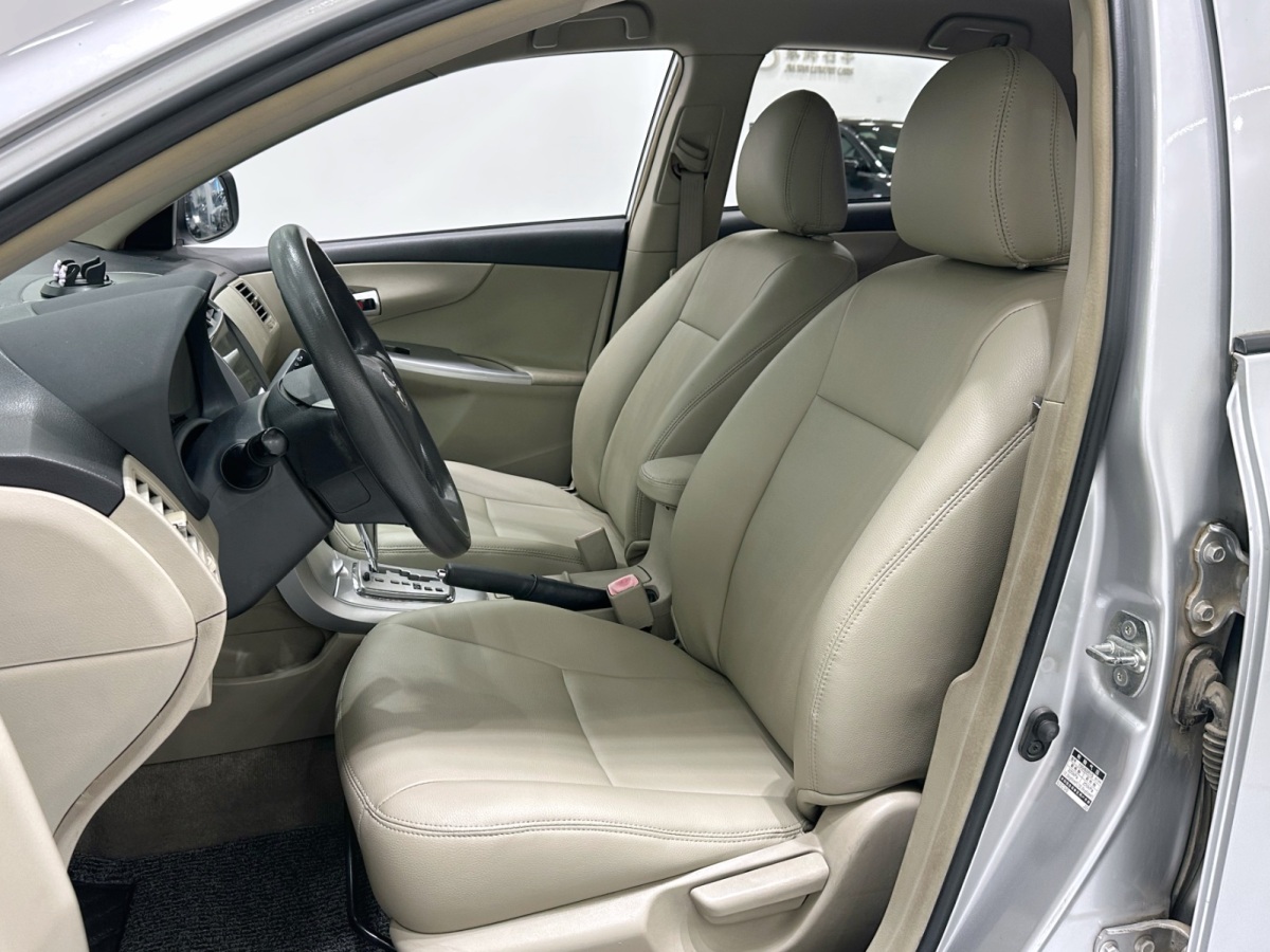 Toyota 2011 car image #8