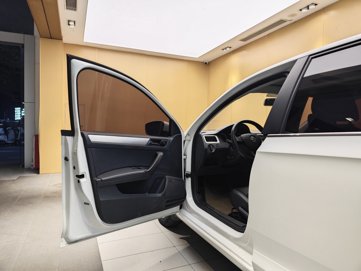 Skoda Rapid Spaceback 2019 car image #8