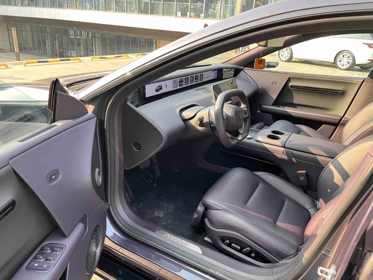 Avatr 06 2025 car image #8