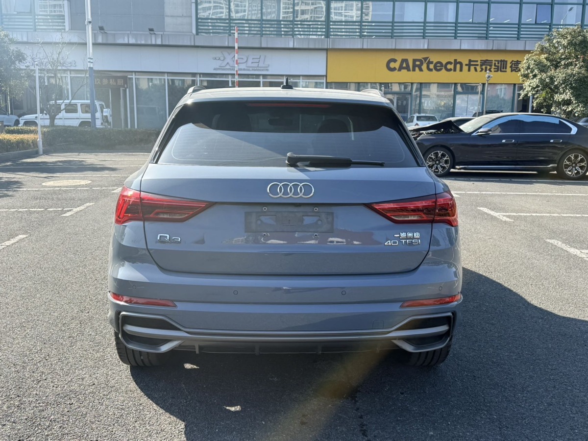 Audi Q3 2022 car image #8