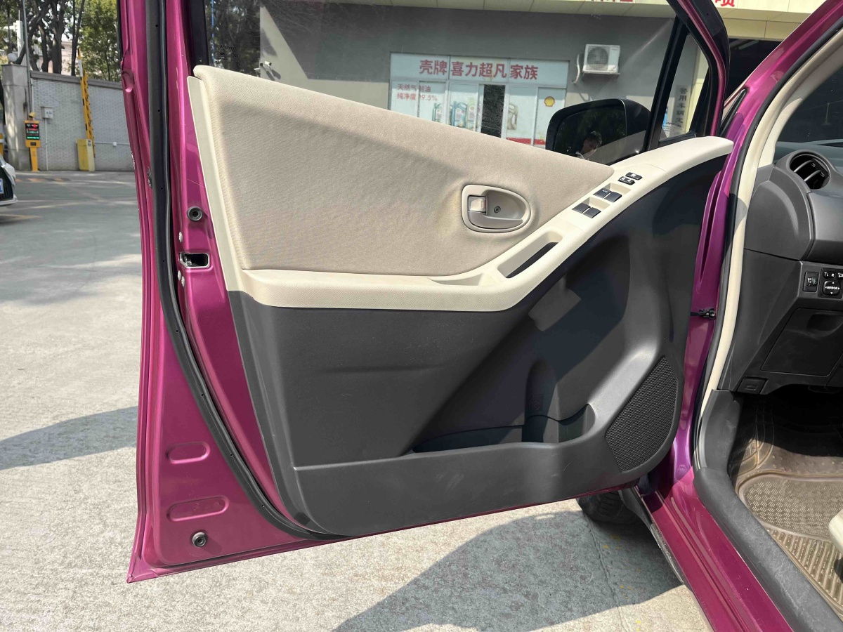 Toyota Yaris 2010 imagem de carro #8