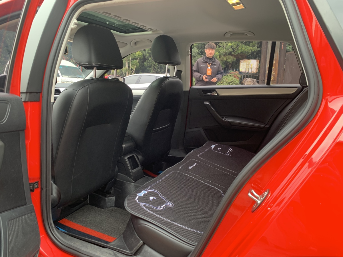 Skoda Rapid Spaceback 2018 car image #8