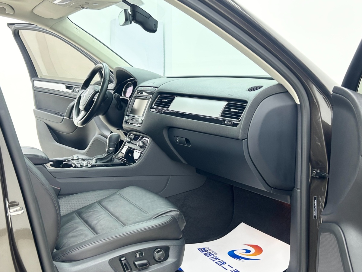 Volkswagen Touareg 2016 car image #8