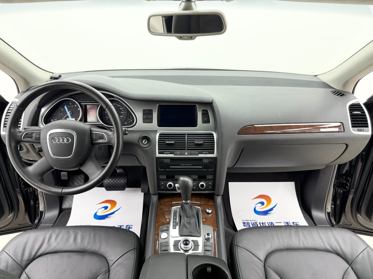 Audi Q7 2010 car image #8