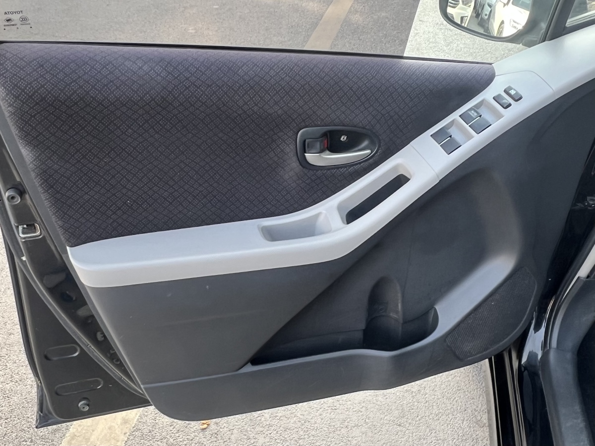 Toyota Yaris 2009 car image #8