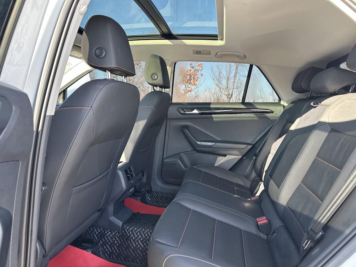 Volkswagen T-Roc 2021 car image #8