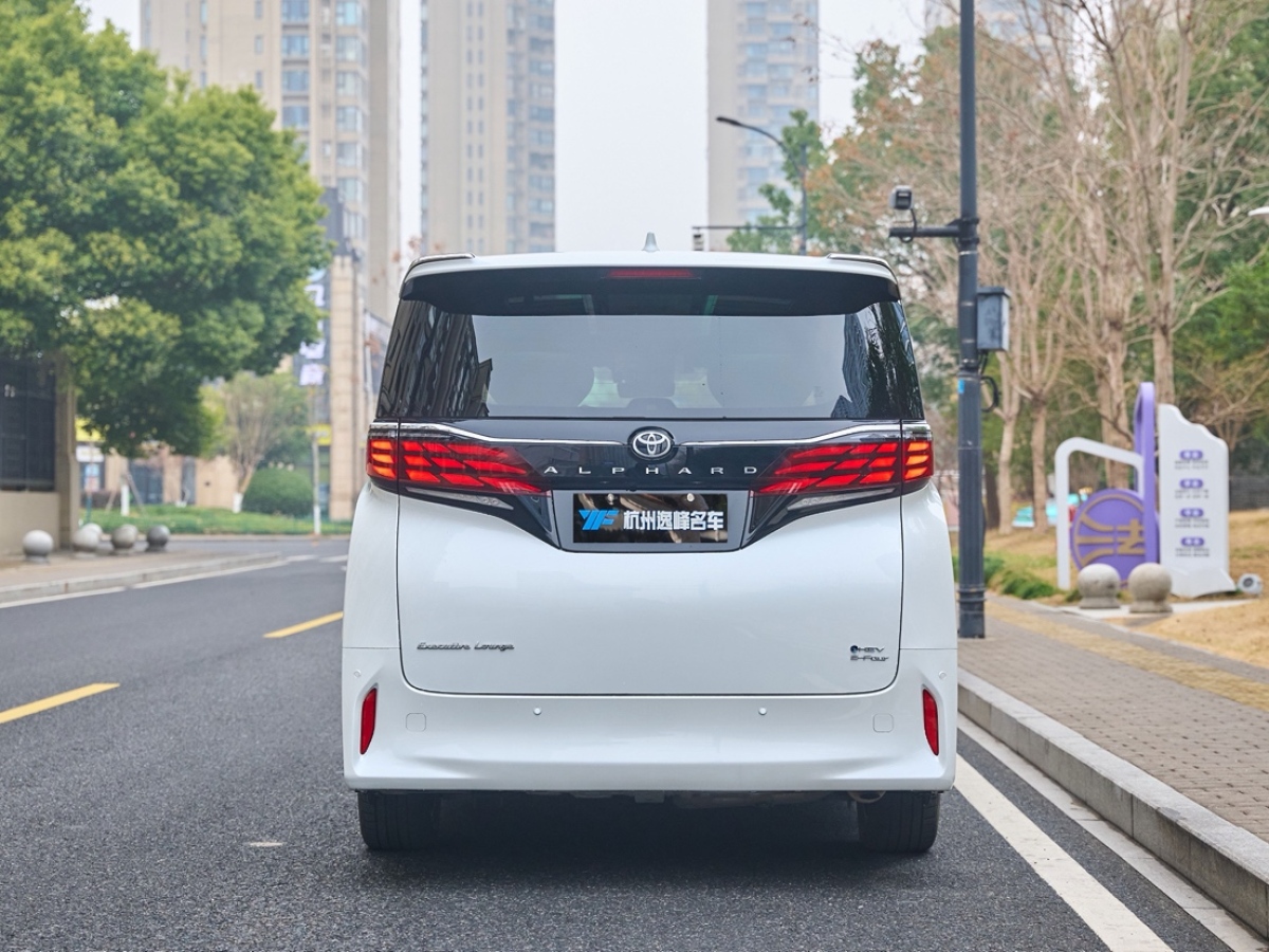 Toyota Alphard 2024 car image #8