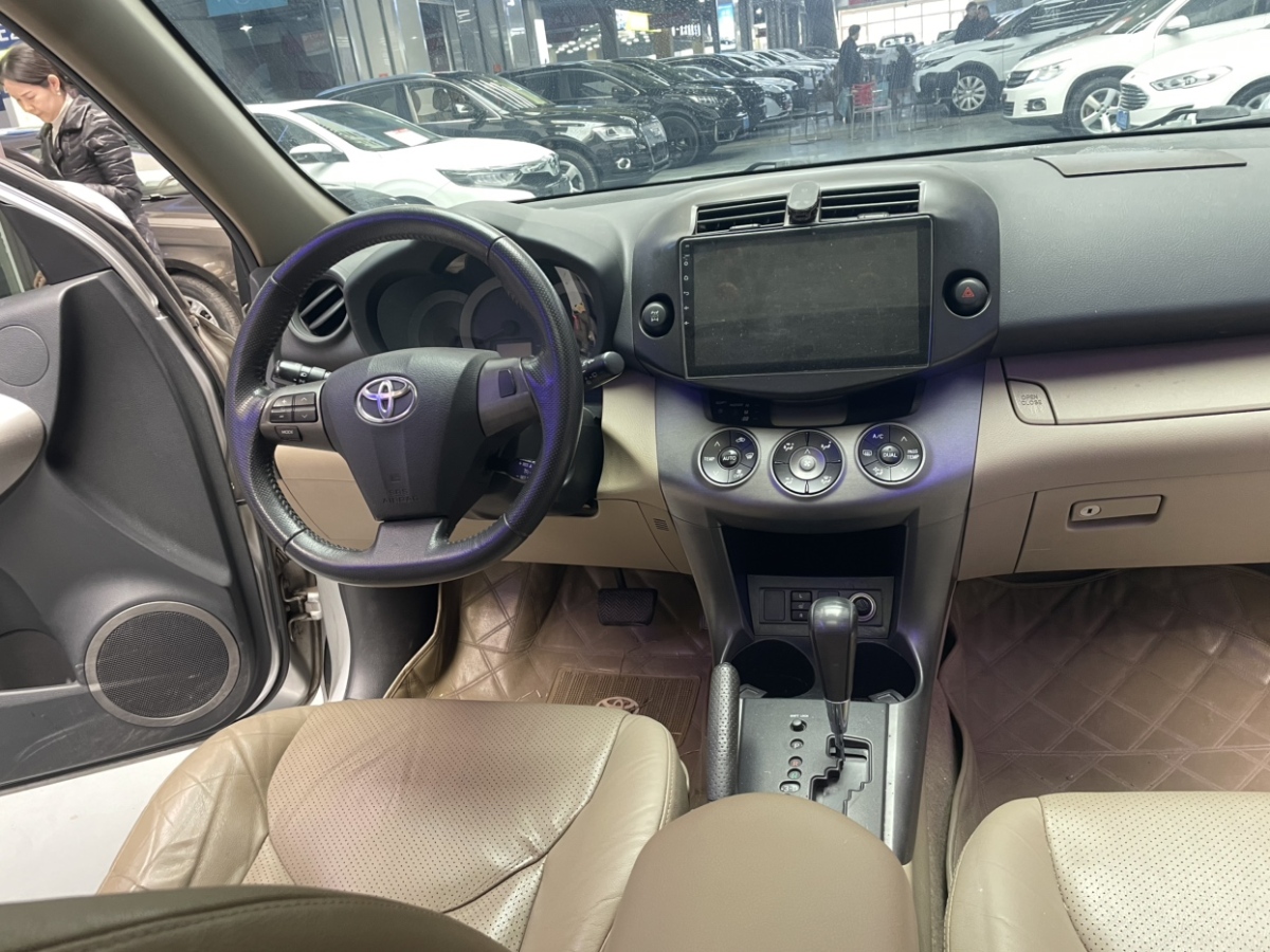Toyota RAV4 2011 car image #8