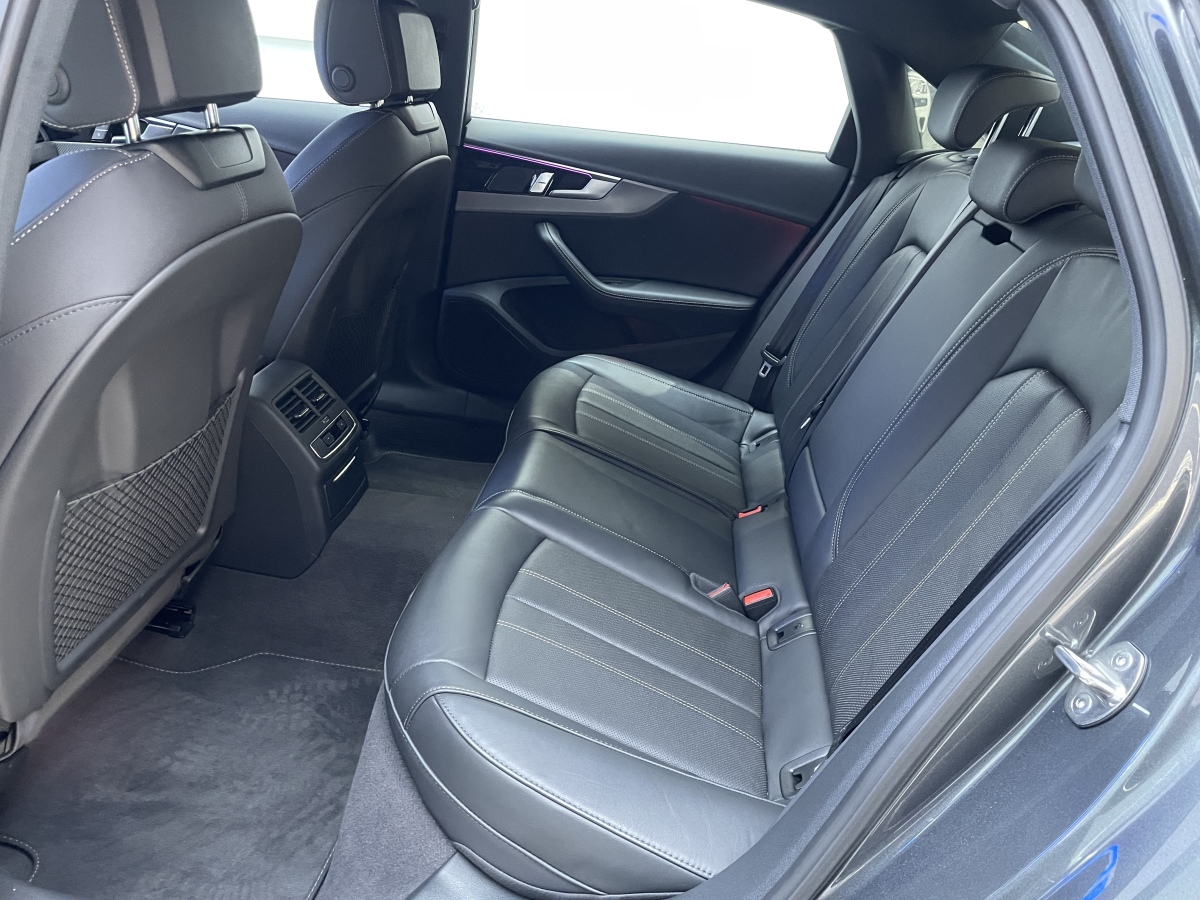 Audi A4L 2024 car image #8