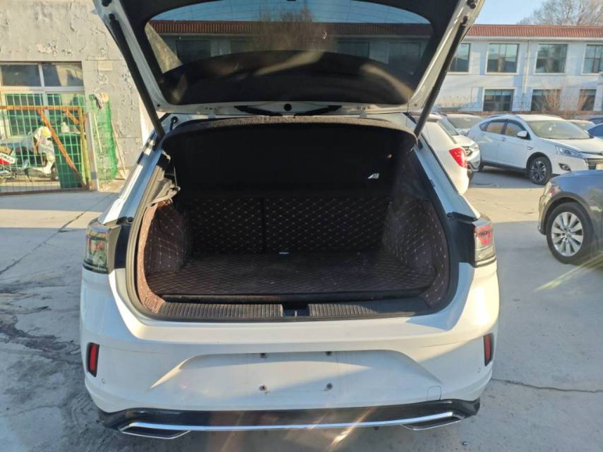 Volkswagen T-Roc 2023 car image #8