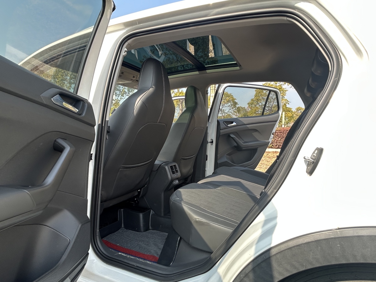 Volkswagen T-Cross 2020 car image #8