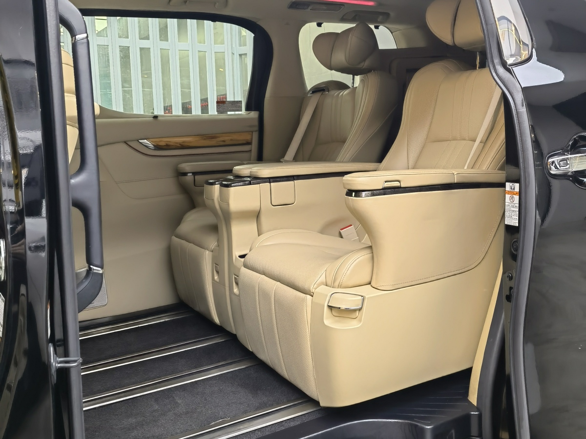 Toyota Alphard 2018 car image #8