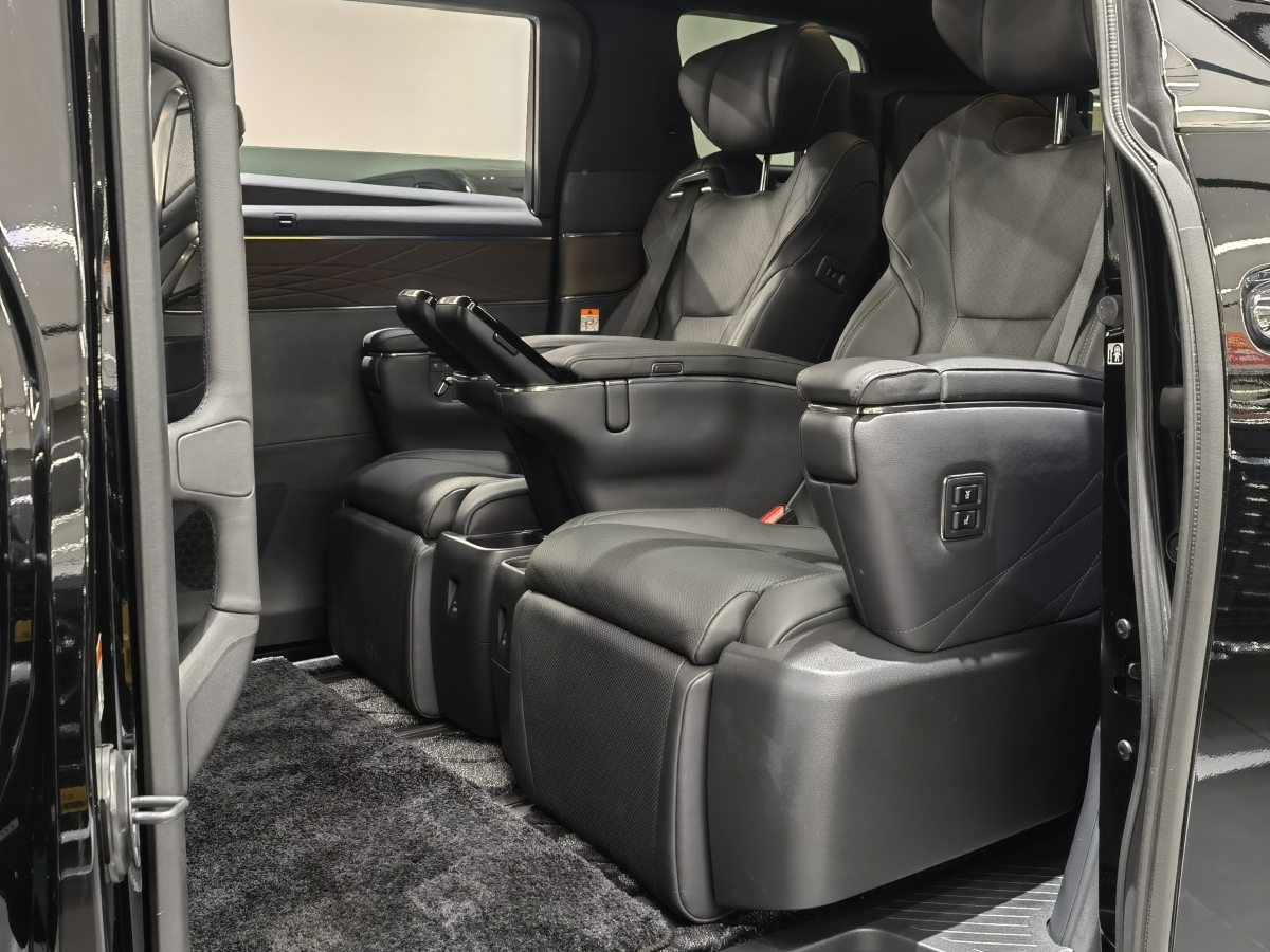 Toyota Vellfire 2025 car image #8