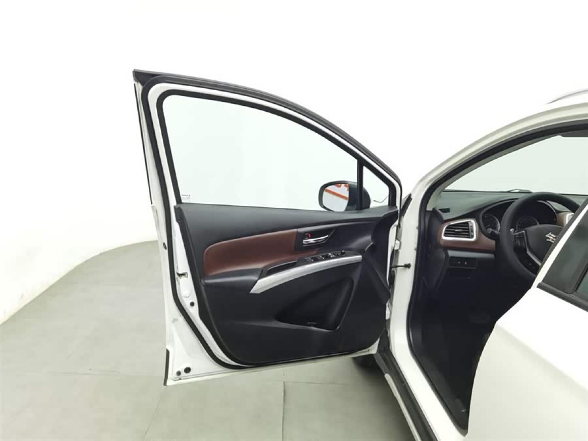 Suzuki SX4 S-CROSS 2018 imagem de carro #8