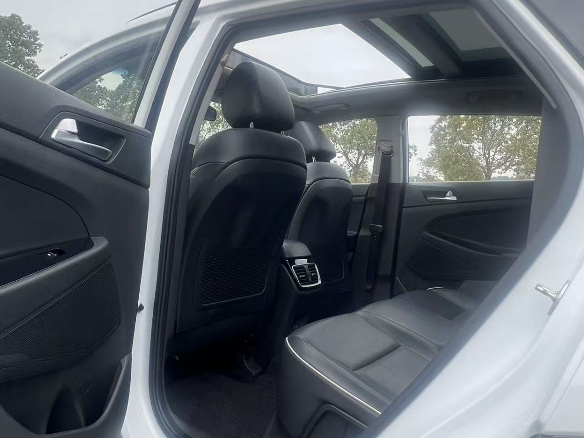 Hyundai Tucson 2020 car image #8