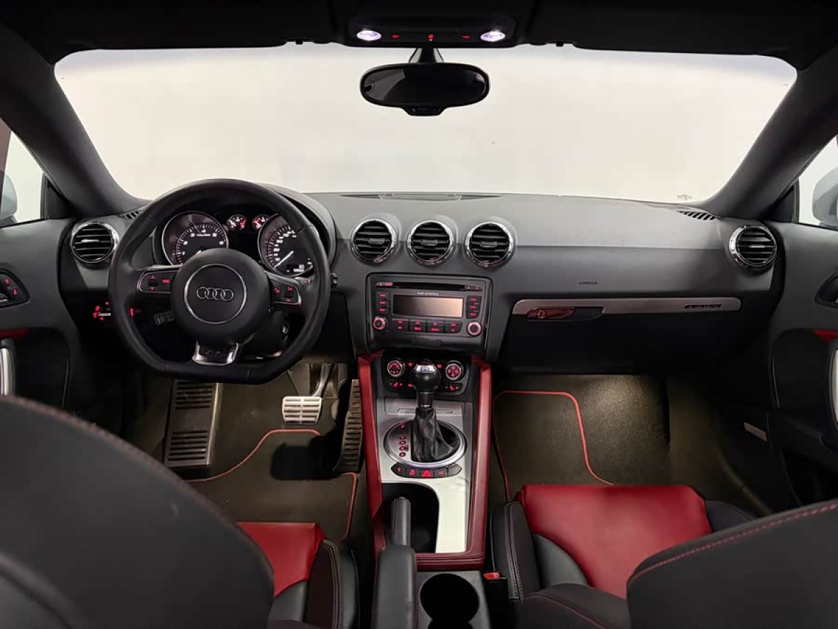 Audi TTS 2011 car image #8
