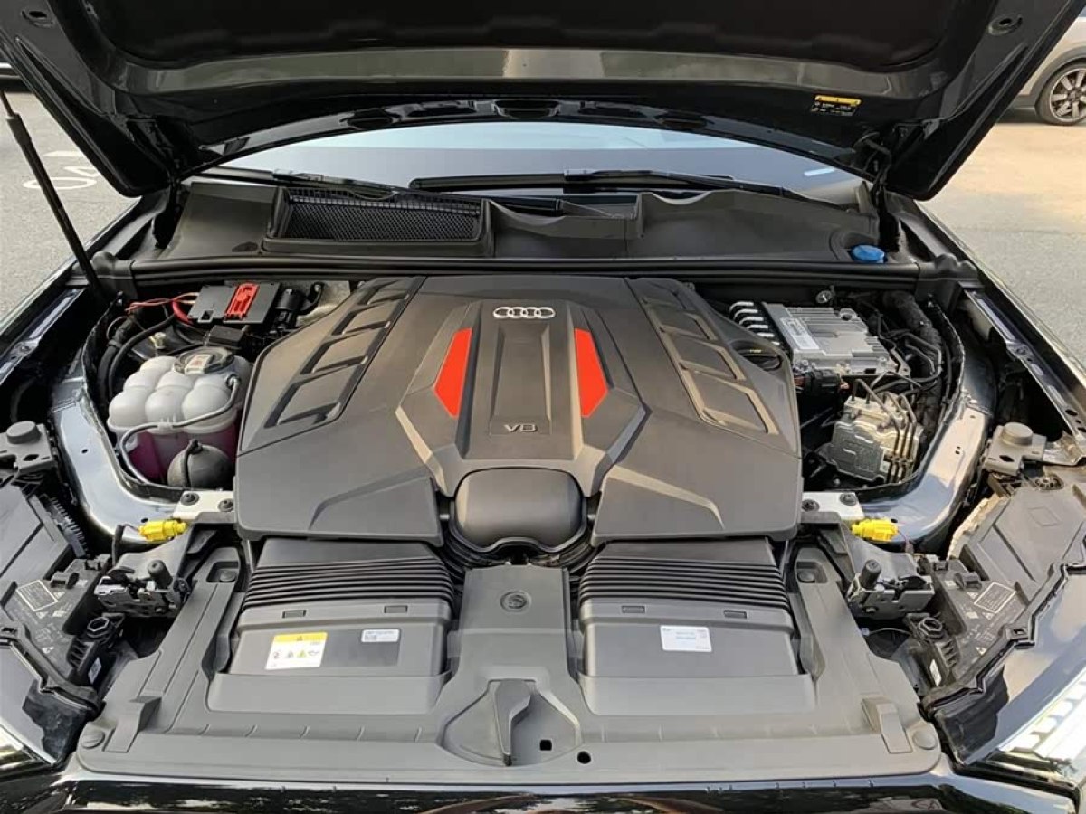 Audi SQ7 2024 car image #8