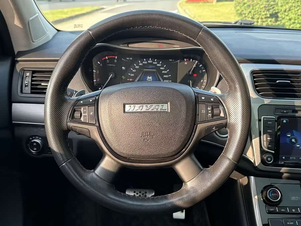 Haval H8 2017 car image #8