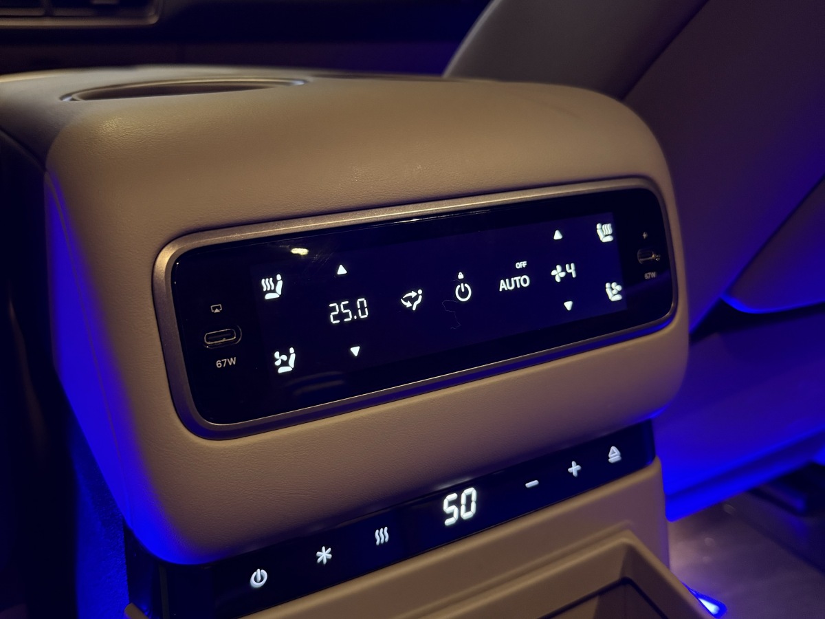 理想汽车 理想MEGA 2025 汽车图片 #8