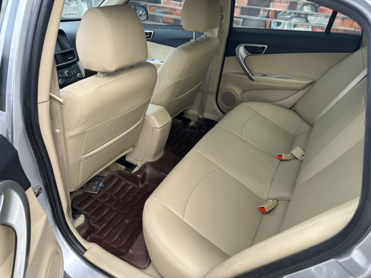 Soueast V5 Lingzhi 2013 car image #8