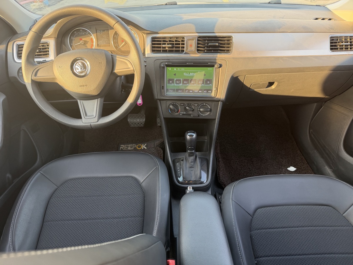 Skoda Rapid Spaceback 2017 car image #8