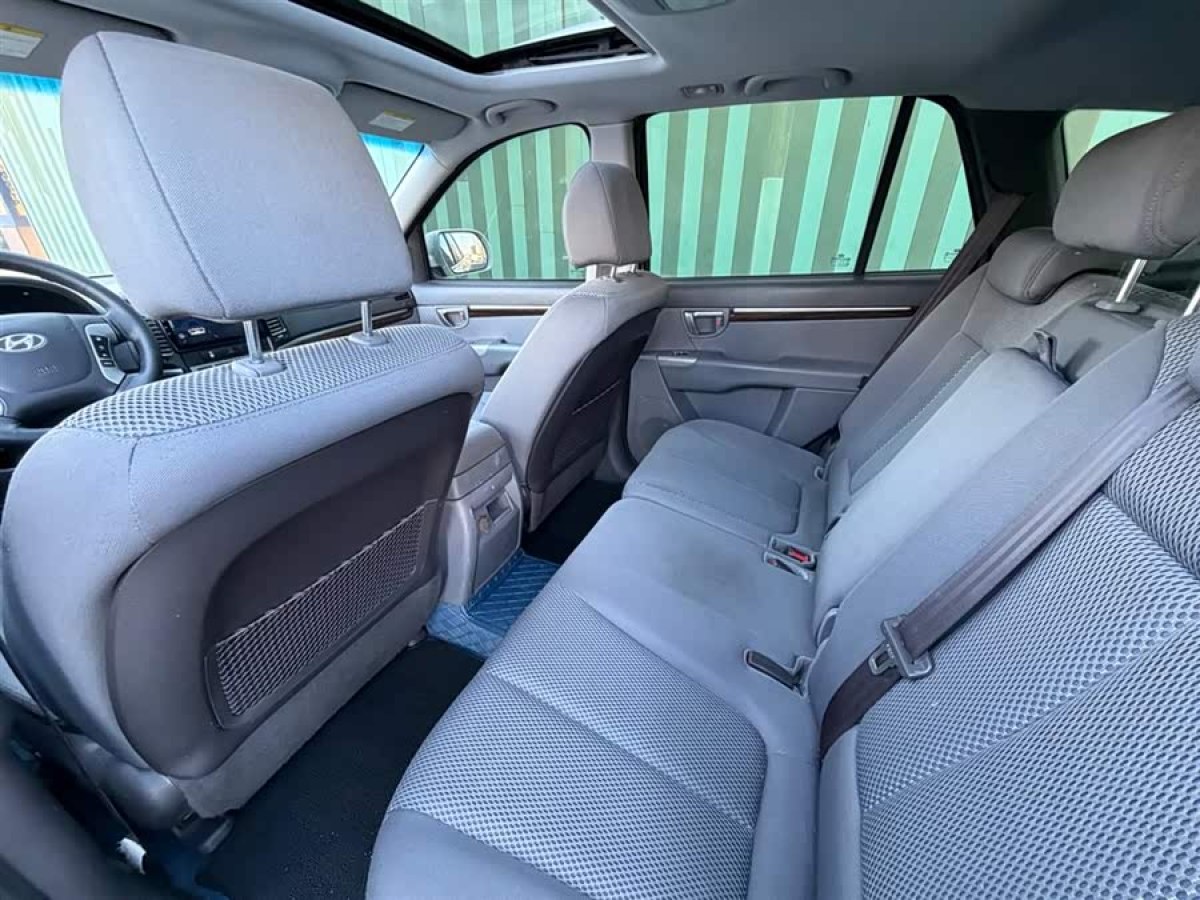 Hyundai Santa Fe Classic 2010 car image #8