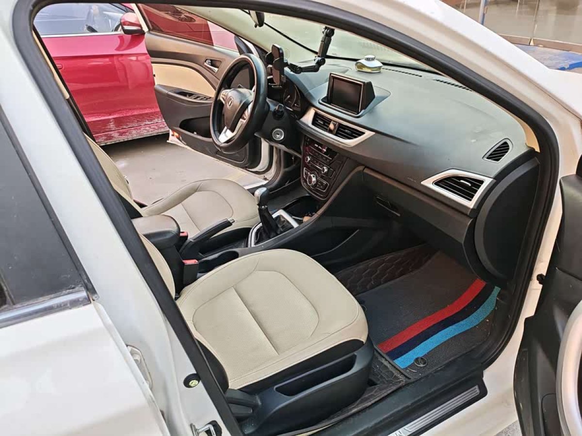 Changan Alsvin V7 2015 car image #8