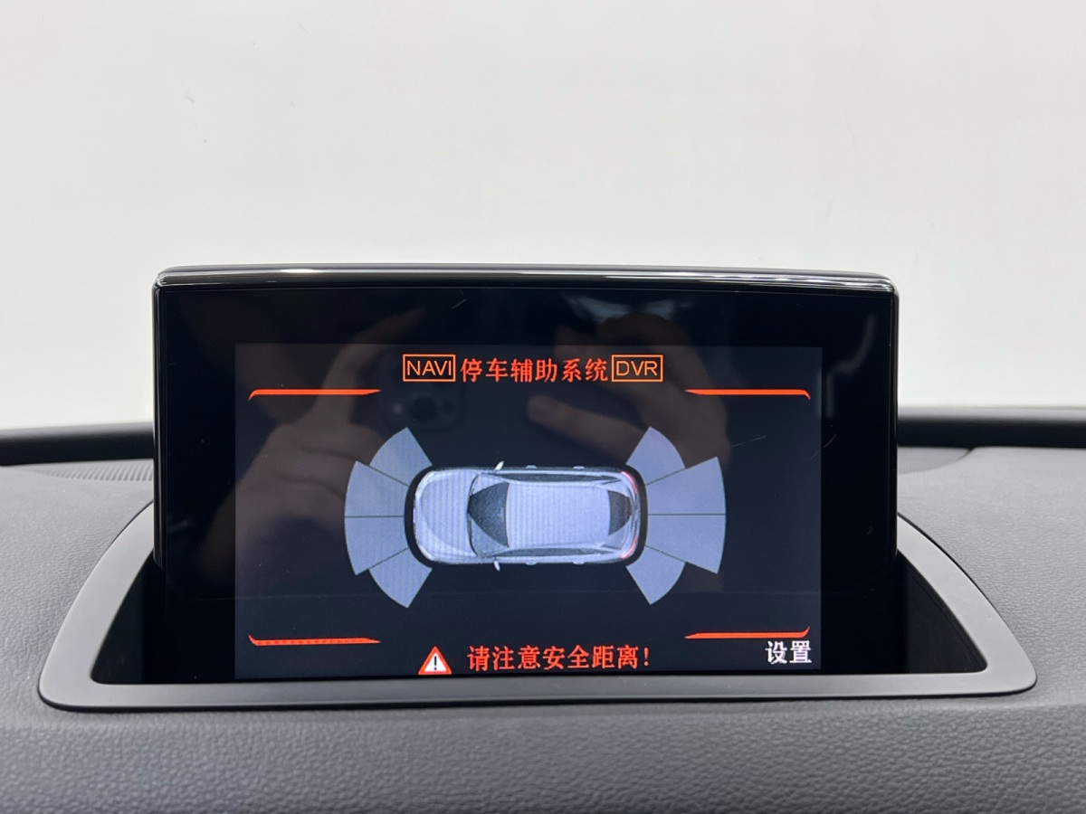 Audi Q3 2015 car image #8