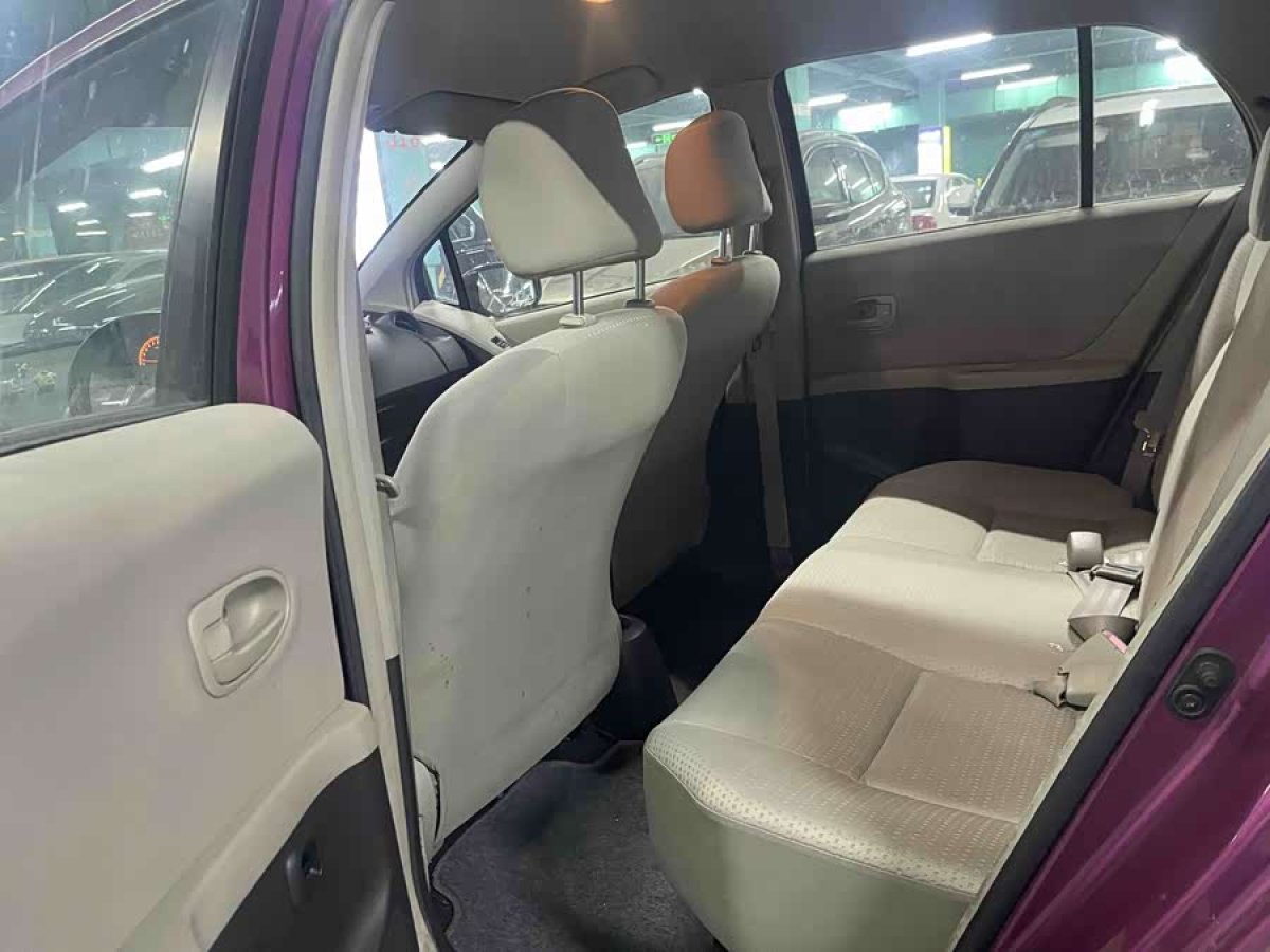 Toyota Yaris 2011 car image #8