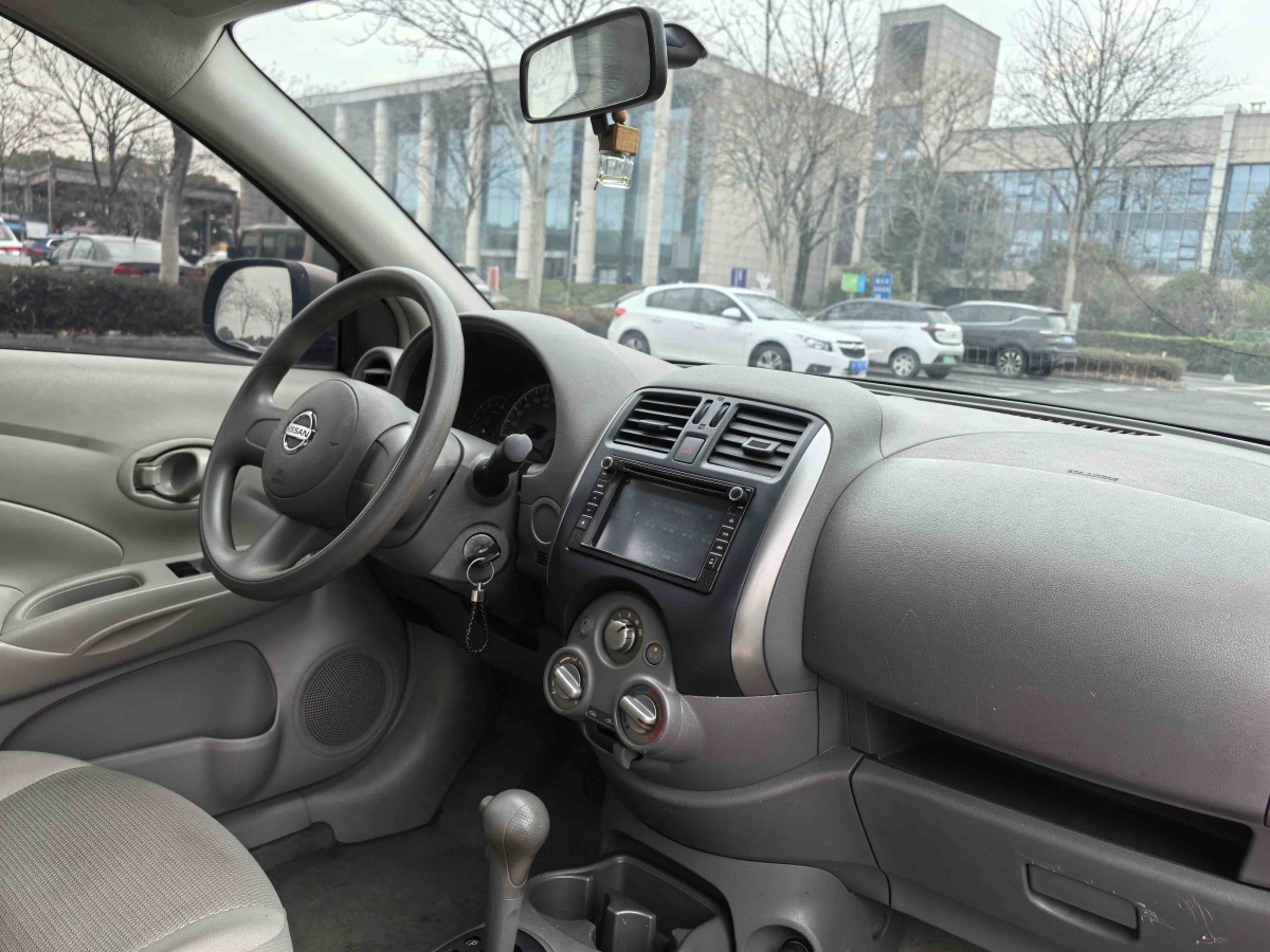 Nissan Sunny 2013 #8 Nissan Sunny 2013 car image #8