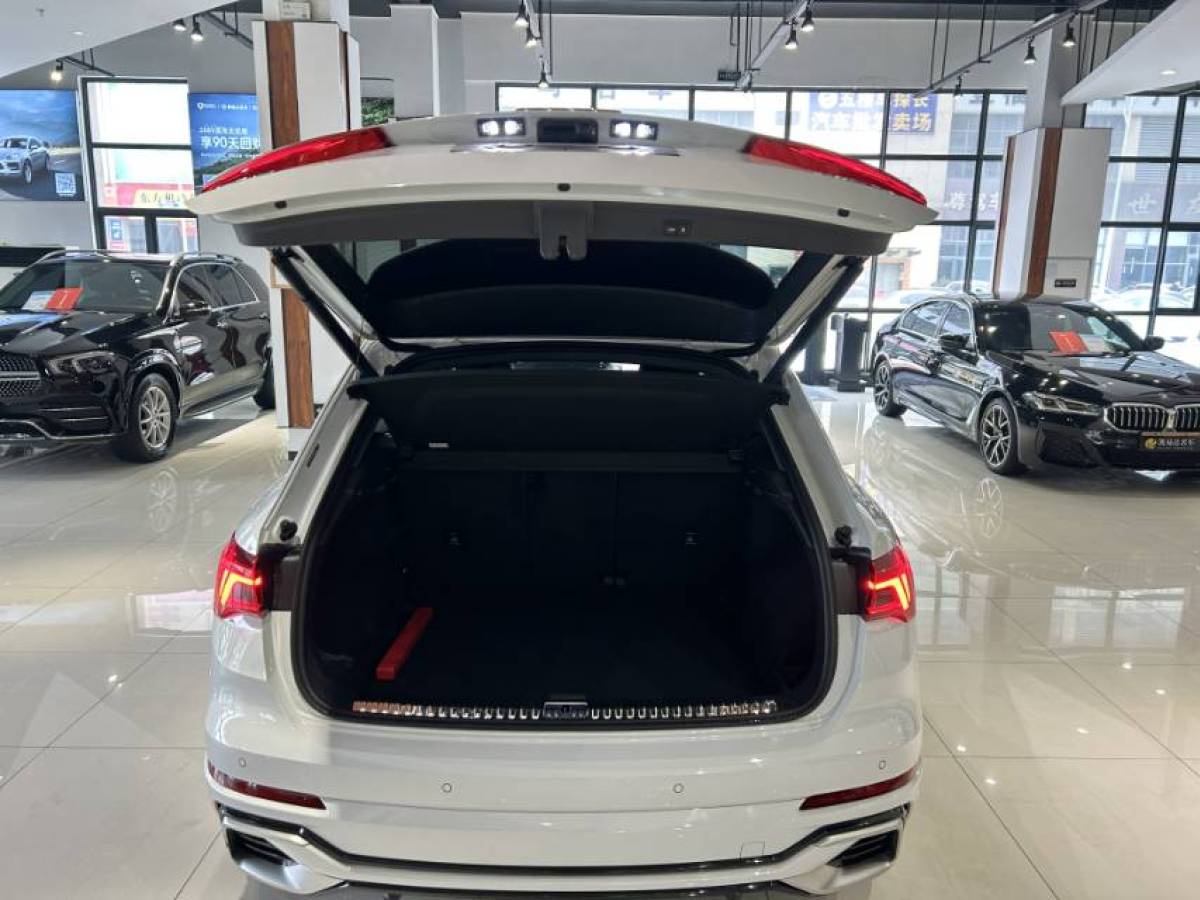 Audi Q3 2024 صورة سيارة #8