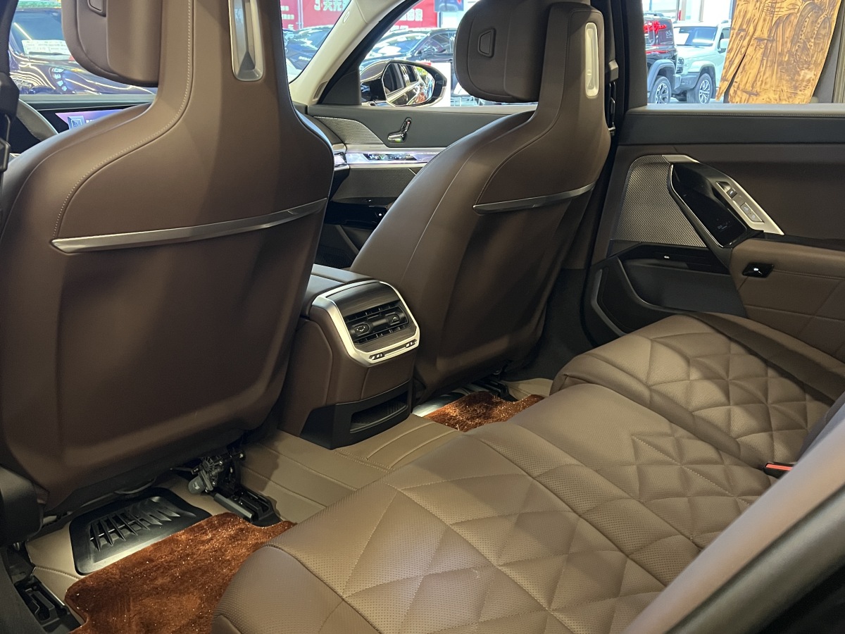 BMW i7 2023 imagen de coche #8