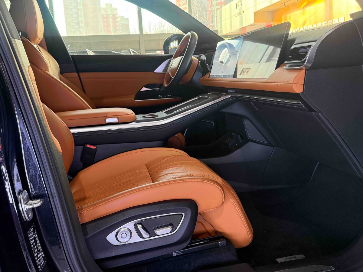 Xpeng G9 2025 صورة سيارة #8