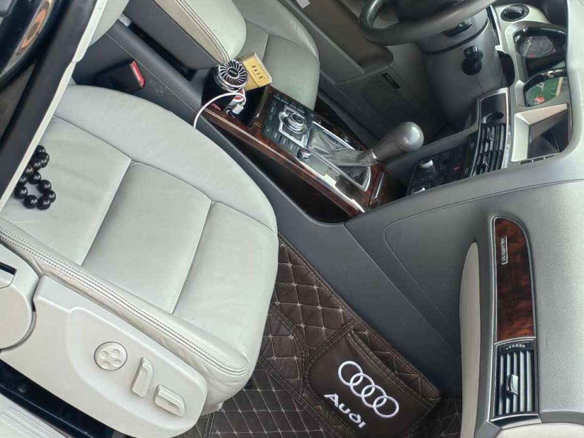 Audi 2010 car image #8