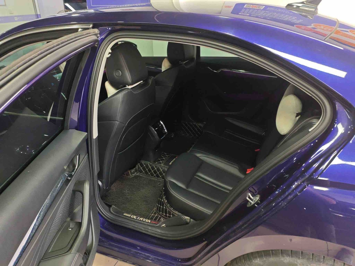 Skoda Octavia 2021 car image #8