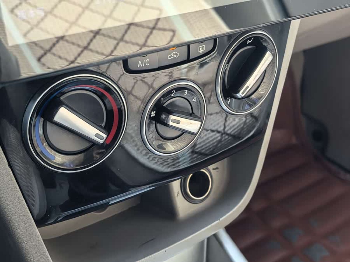 Changan Alsvin V3 2016 #8 Changan Alsvin V3 2016 car image #8