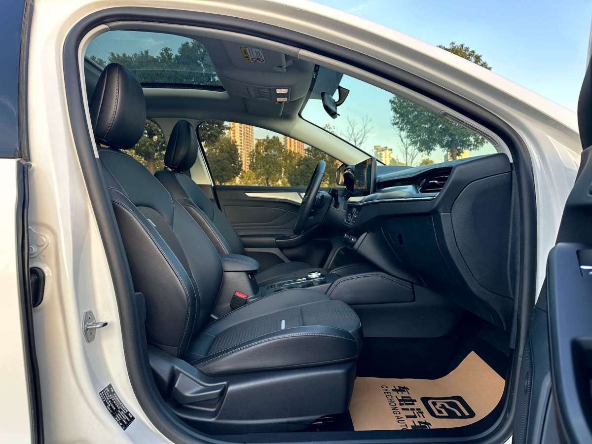 Ford Focus Active 2021 صورة سيارة #8