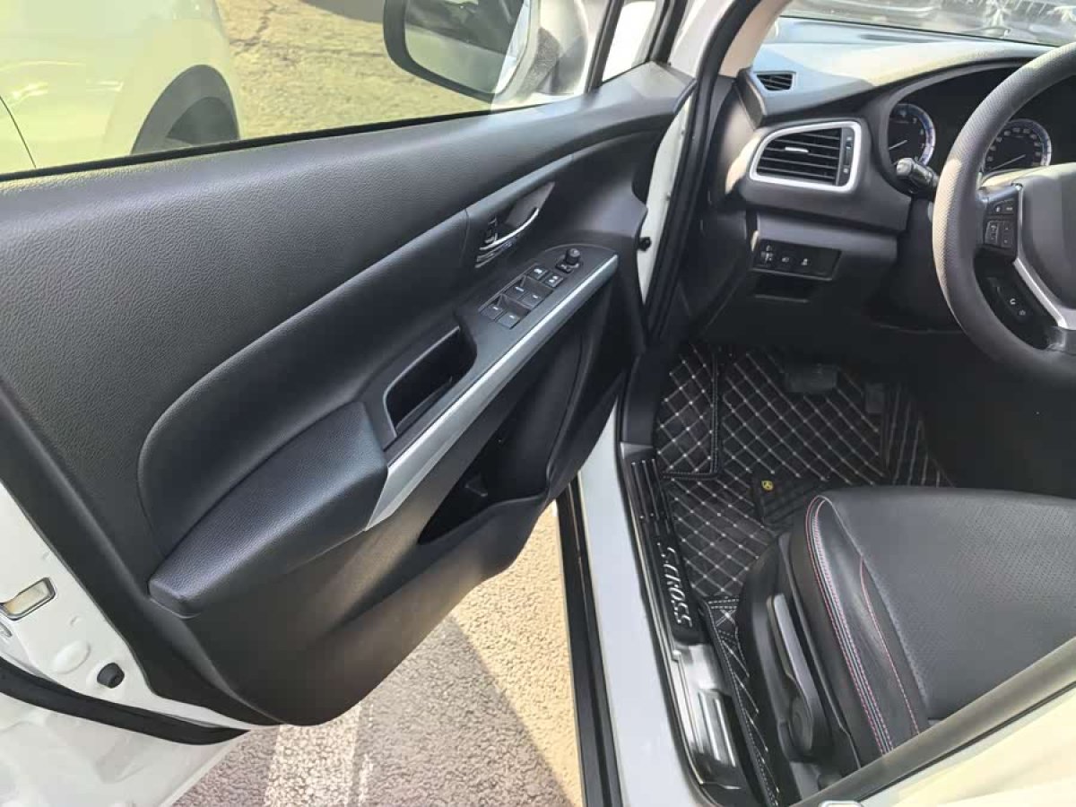 Suzuki S-Cross 2017 صورة سيارة #8