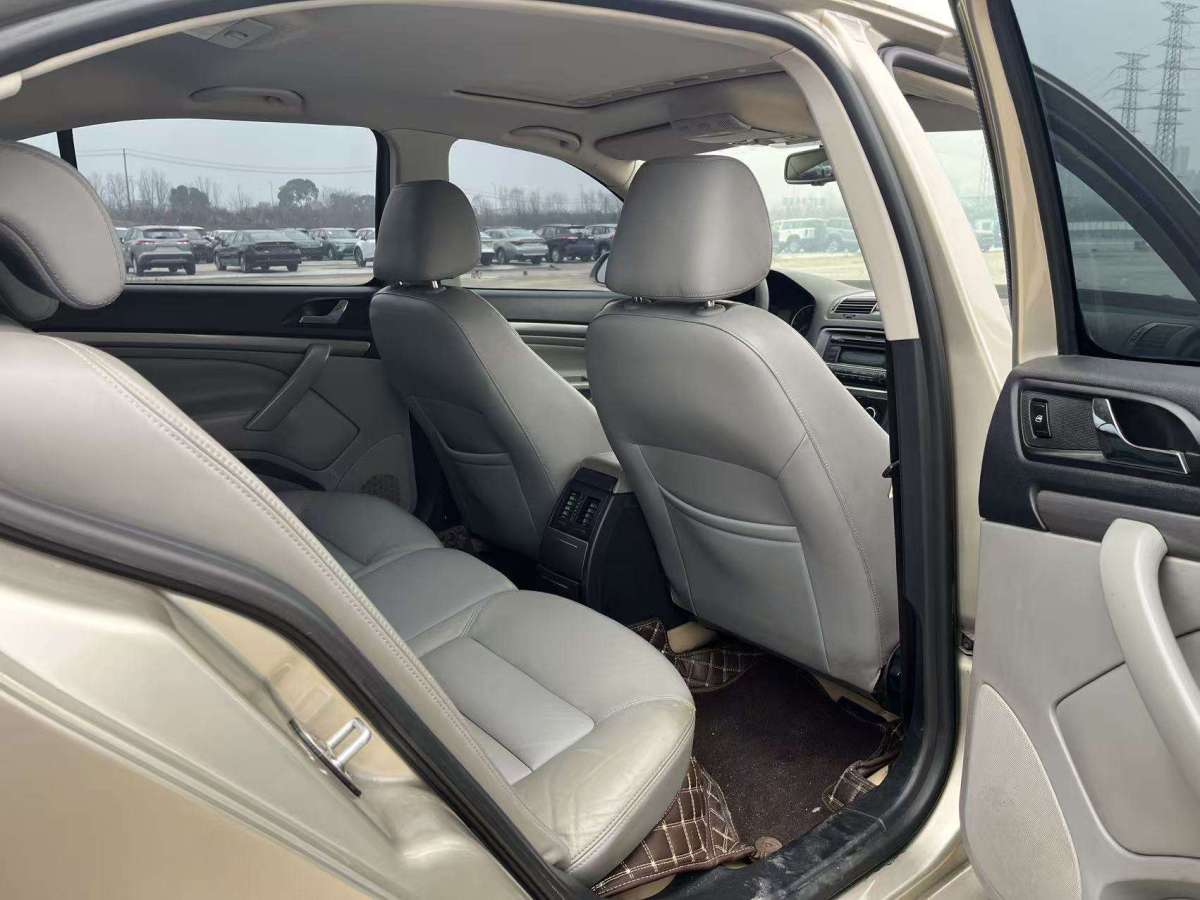 Skoda Octavia 2018 car image #8