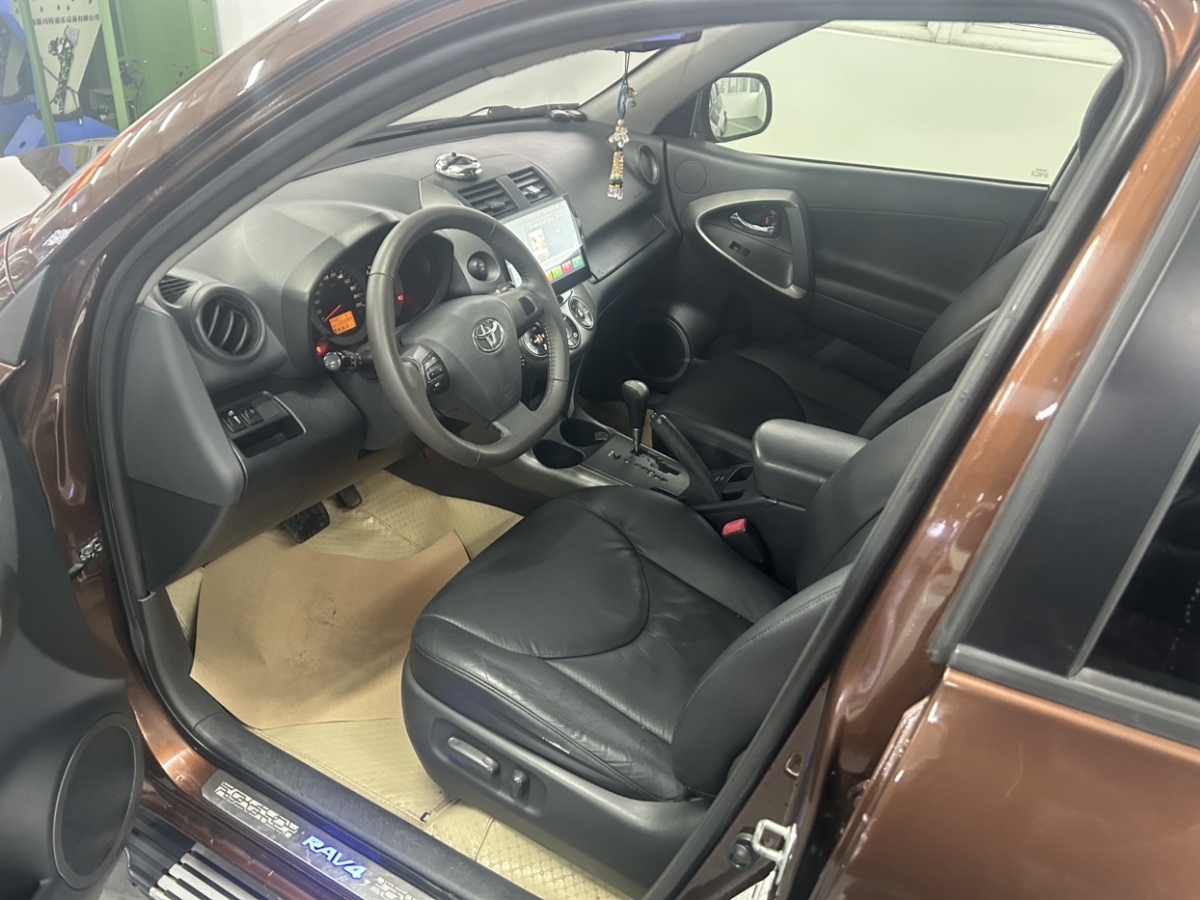 Toyota RAV4 2013 car image #8