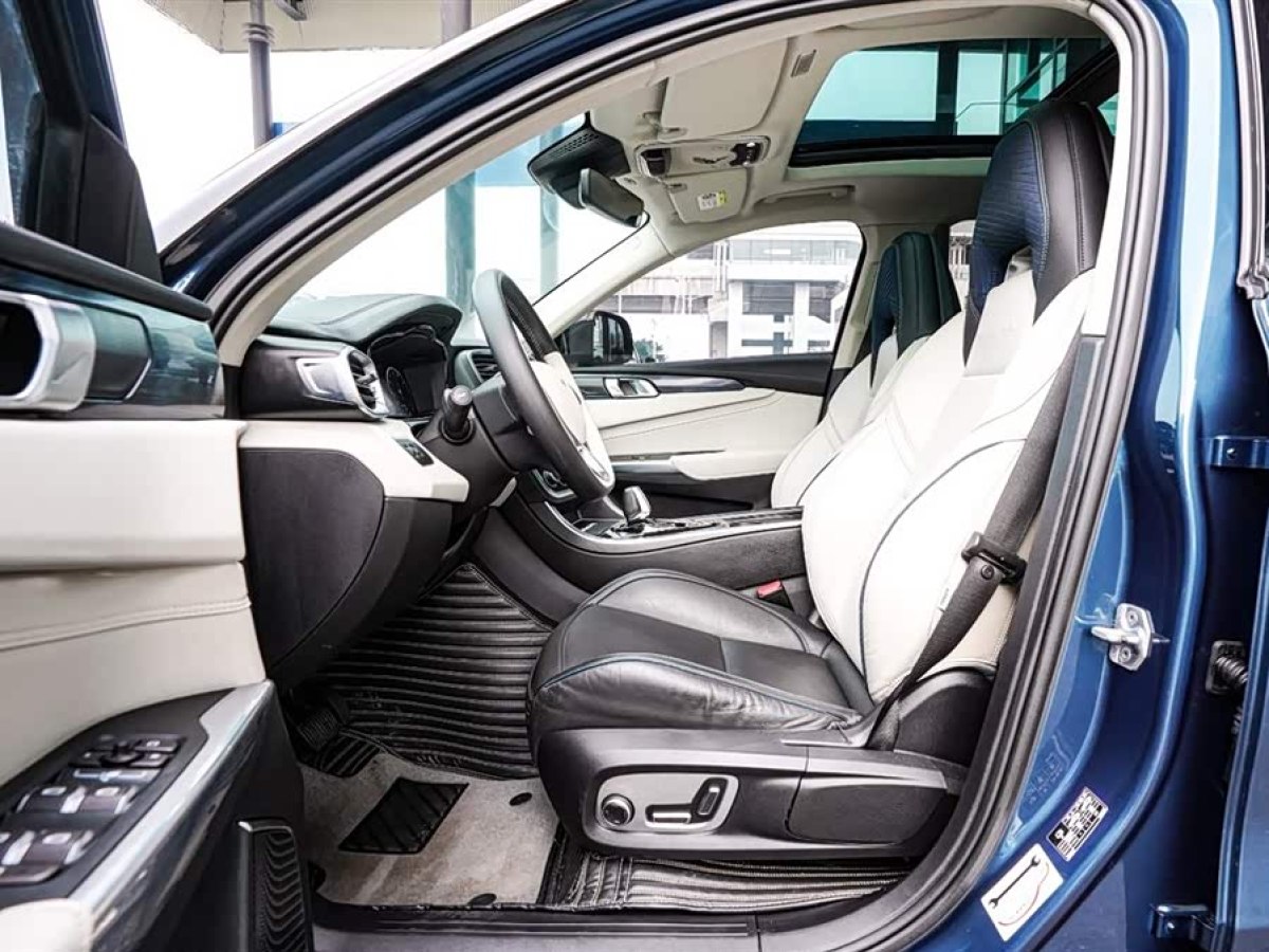 Lynk & Co 01 2018 car image #8