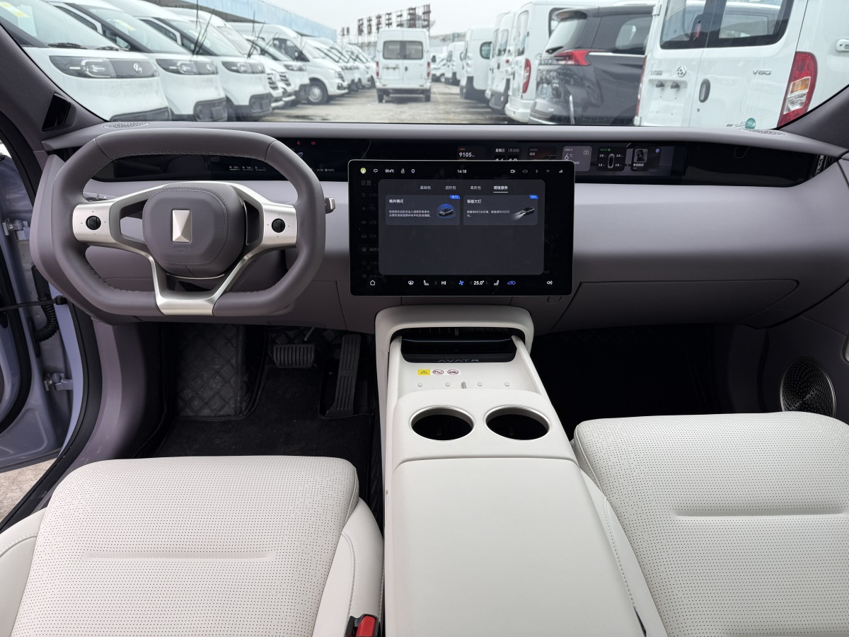 Avatr 06 2025 car image #8