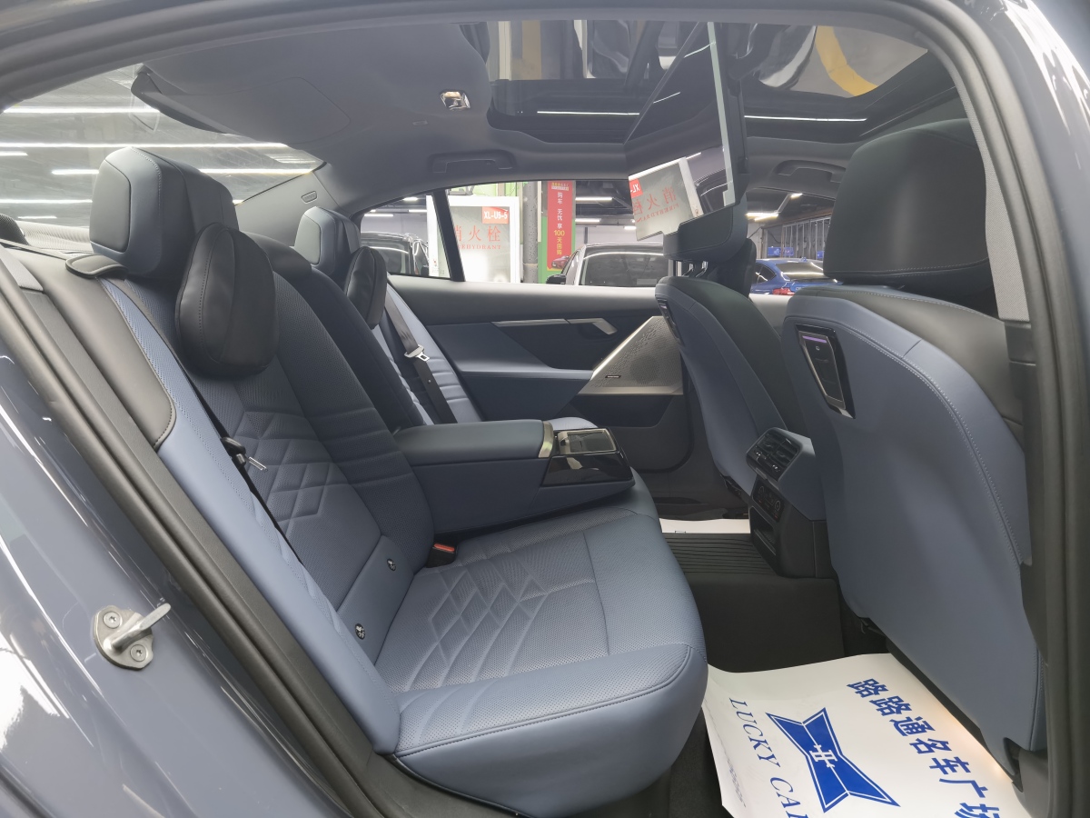 BMW i5 2024 immagine di auto #8