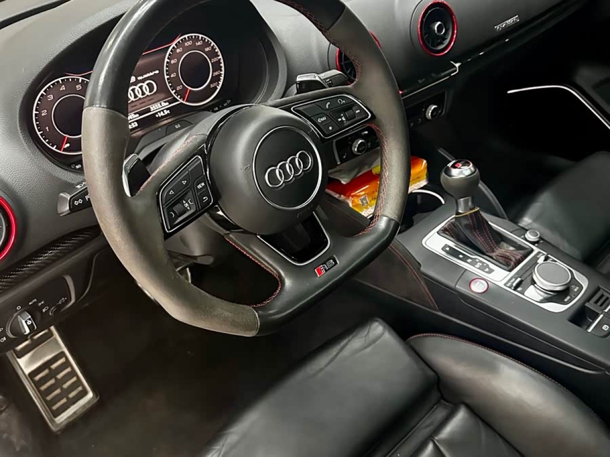 Audi RS 3 2018 immagine di auto #8