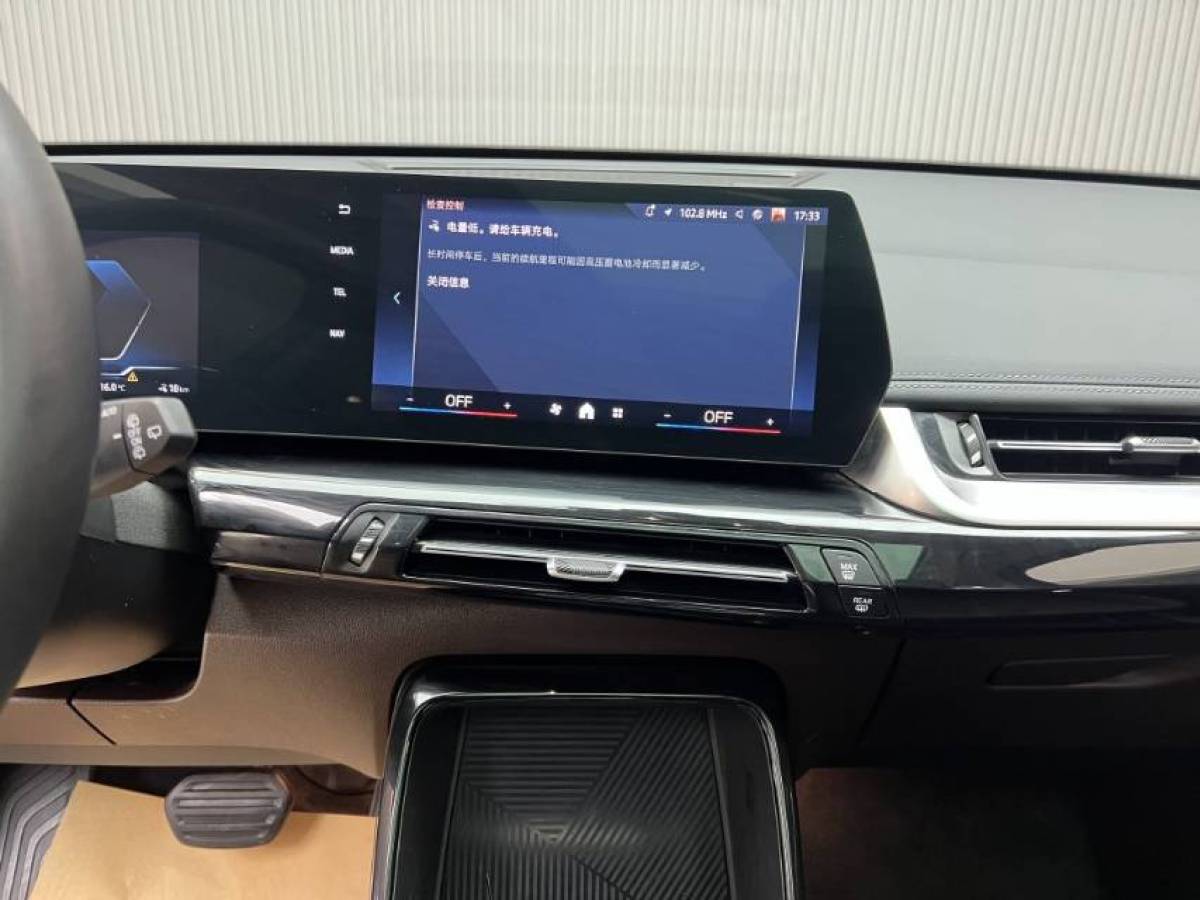 BMW iX1 2024 #8 BMW iX1 2024 immagine di auto #8