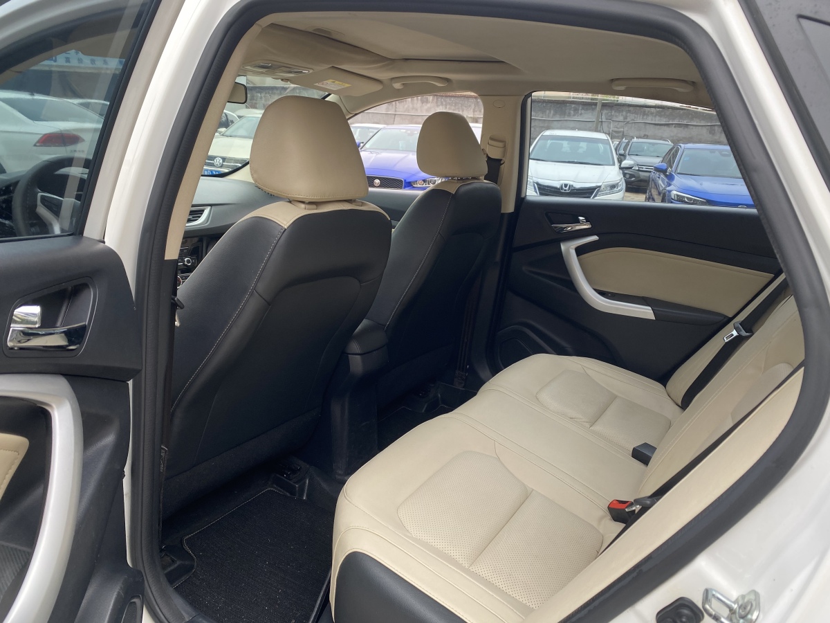 Changan Alsvin V7 2016 car image #8