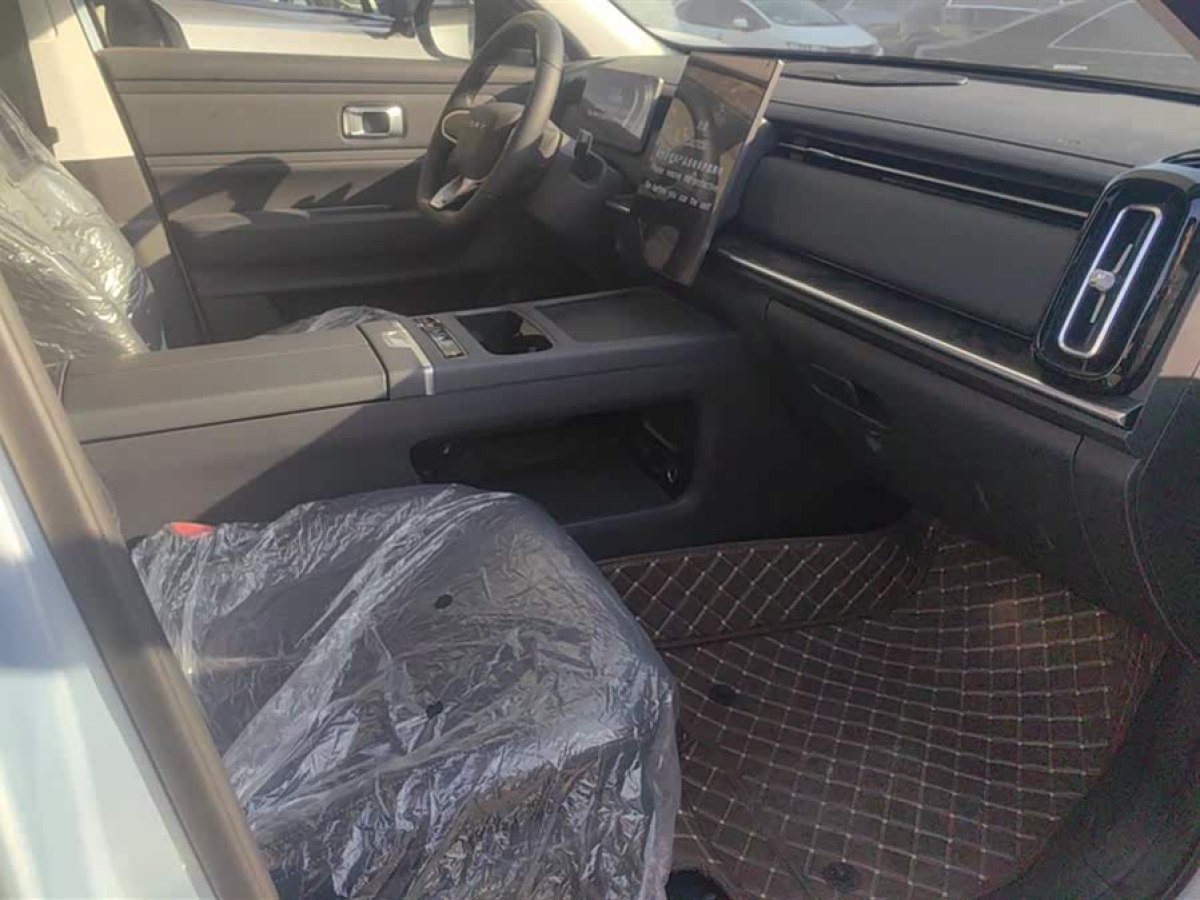 Chery Exploration 06 C-DM 2025 #8 Chery Exploration 06 C-DM 2025 car image #8